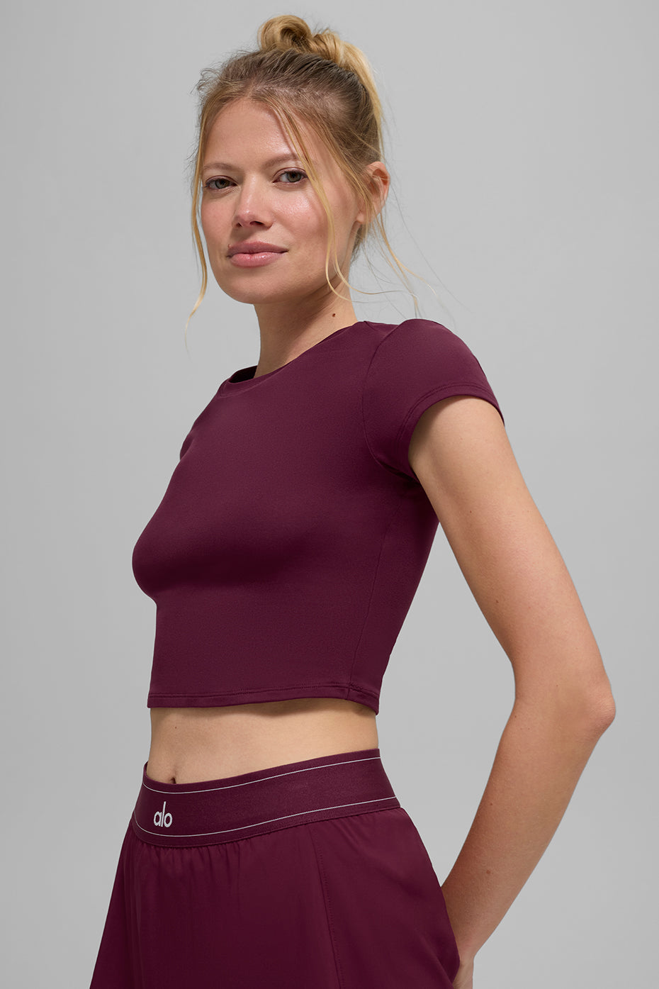Crop Finesse Short Sleeve - Burgundy