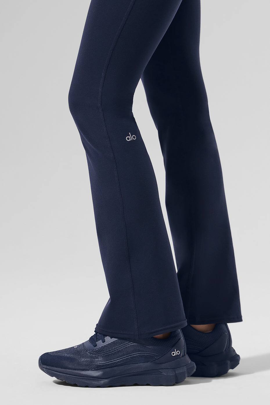 Airbrush High-Waist Bootcut Legging (Short) - Navy