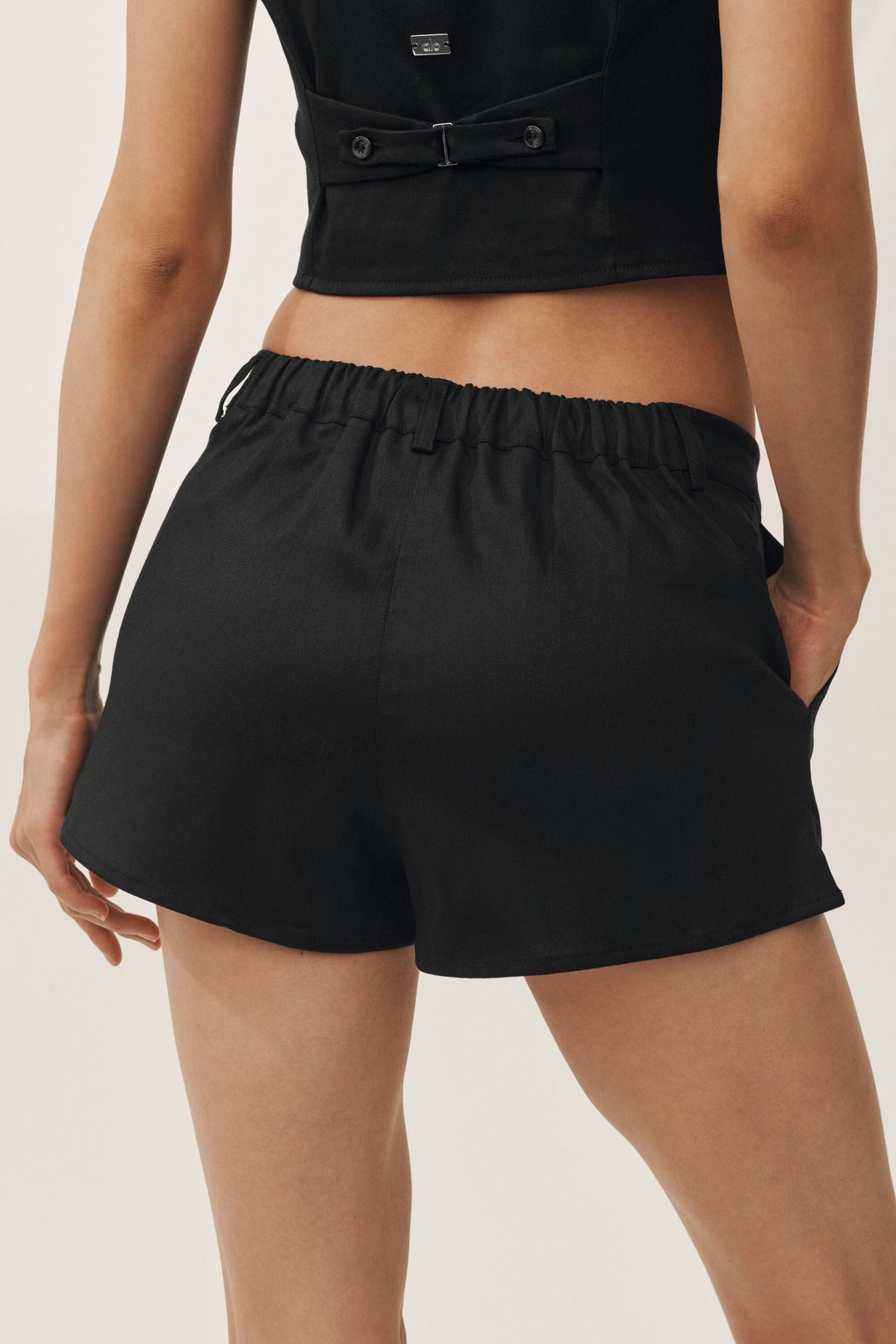 ALO Linen Blend Low-Rise Riviera Trouser Short - Black